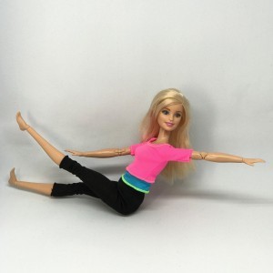 ねじった背中を伸ばすポーズ