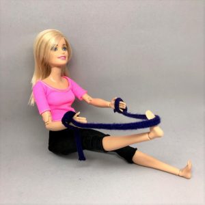 ベルトを使ったサギのポーズ