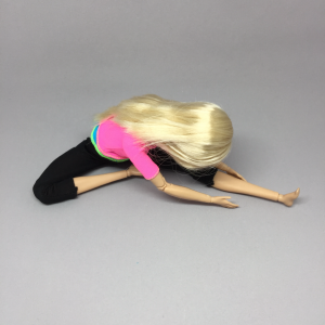 頭を膝につけるポーズ