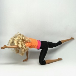 テーブルのバランスのポーズ