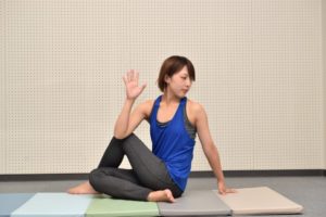 半分の魚の王のポーズ