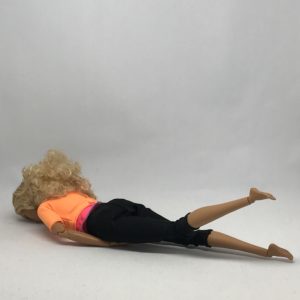 うつぶせ片足上げ