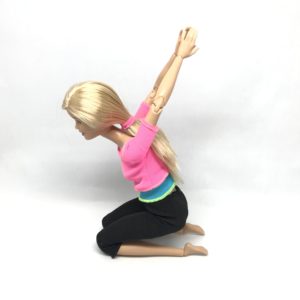 金剛座で後ろの腕を持ち上げる