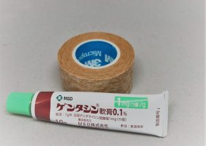 絆創膏
