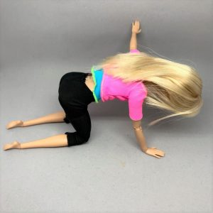 針の糸通しのポーズ前