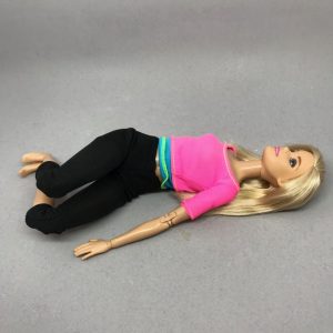 左側に膝を倒す