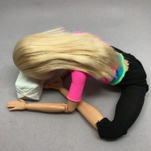 ブロックを使った合蹠のポーズ