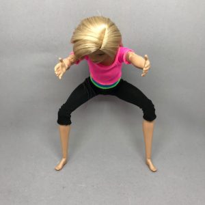 スクワット 上体を倒して両手も前に