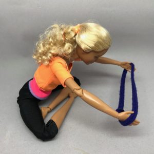 ベルトを使った肩回しストレッチ