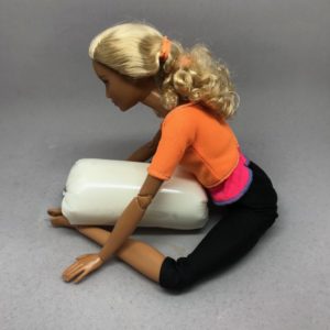 ボルスターを使った合蹠（がっせき）のポーズ