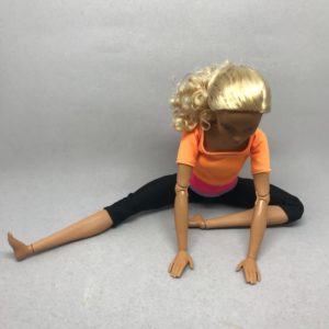 片脚を横に伸ばした前屈