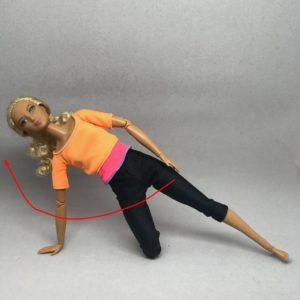 右手を右側、右膝の横の床に手をつく