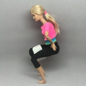 両手を置いたままお尻を引く